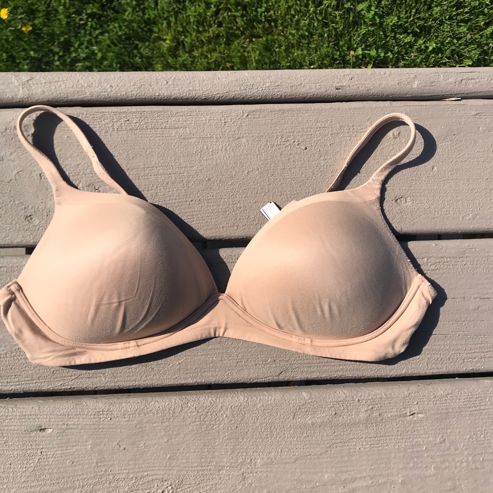 Body By Victoria Wireless Bra Size 34DD